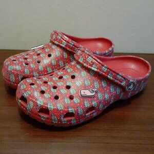 Crocs Holiday Vineyard Vines Classic Clog Collaboration With Whale Jibbitz Charm